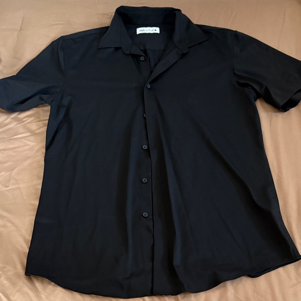 Men's Black Short-Sleeve Button-Up Shirt - Comfort Fit